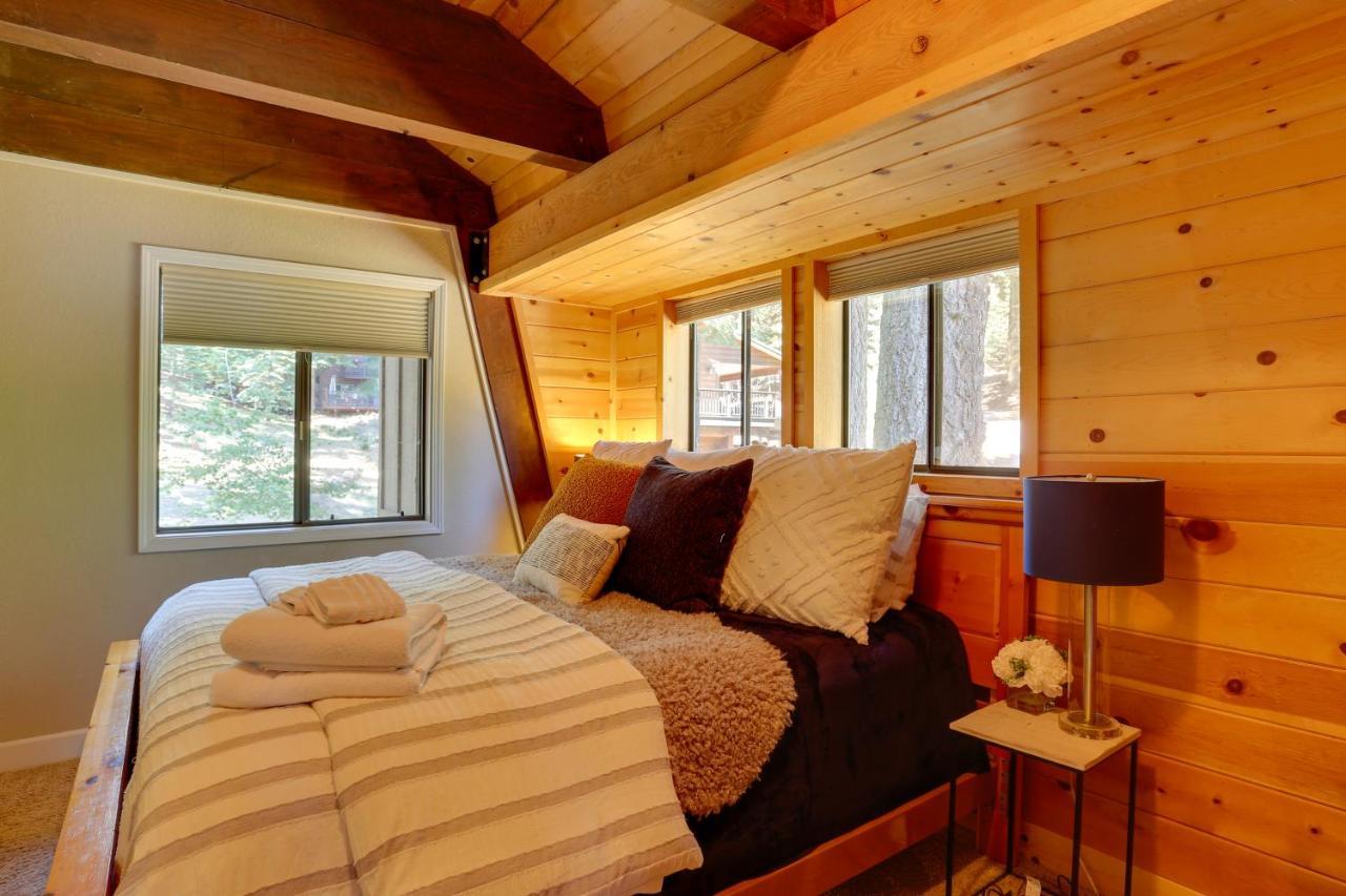 Westwood Lakefront Cabin With Hot Tub And Boat Dock! Exterior photo