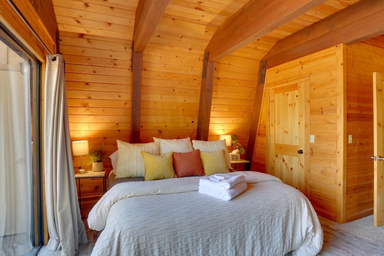 Westwood Lakefront Cabin With Hot Tub And Boat Dock! Exterior photo